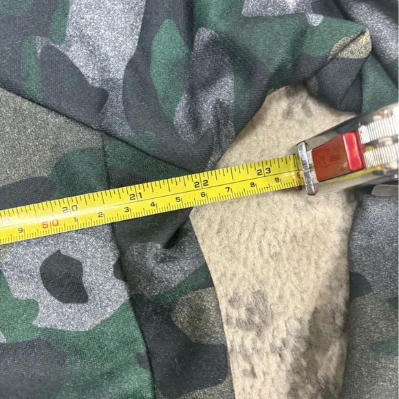 Nike Dri Fit Camouflage Cropped Crewneck Sweatshirt Women's Medium Green - Picture 3 of 6